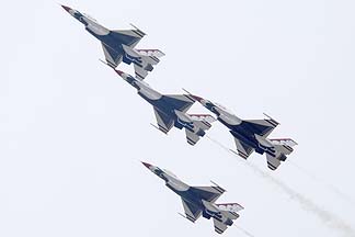 General Dynamics F-16C Fighting Falcons of the US Air Force Thunderbirds, Luke Air Force Base, March 19, 2011